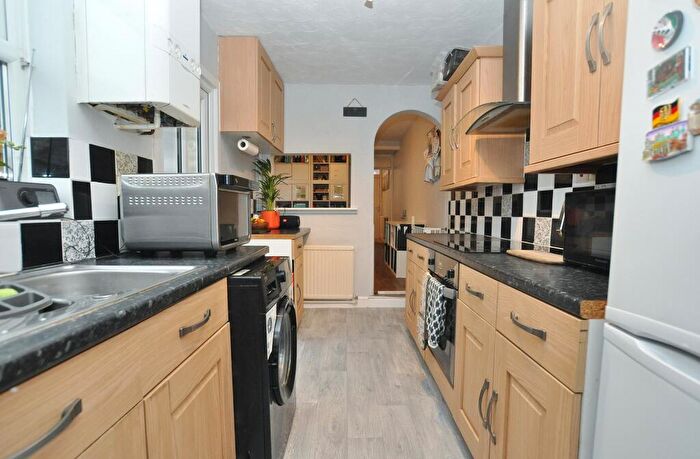 3 Bedroom Terraced House For Sale In Balmoral Road, Hitchin, SG5