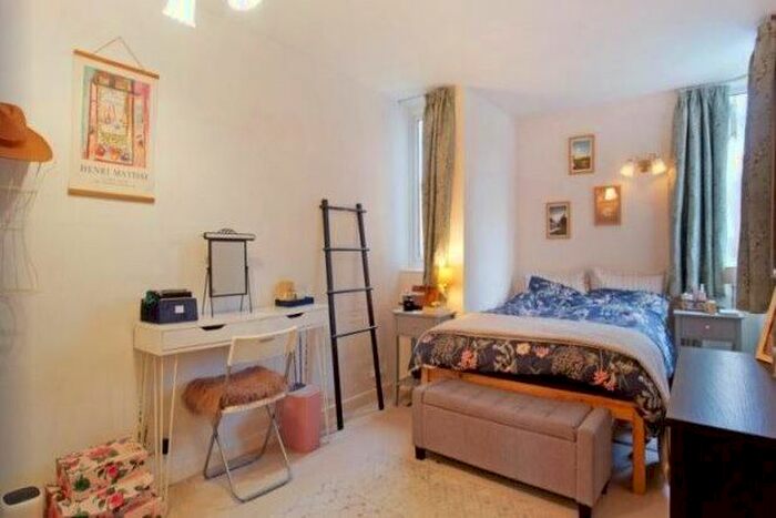 2 Bedroom Property To Rent In Arterberry Road, London, SW20