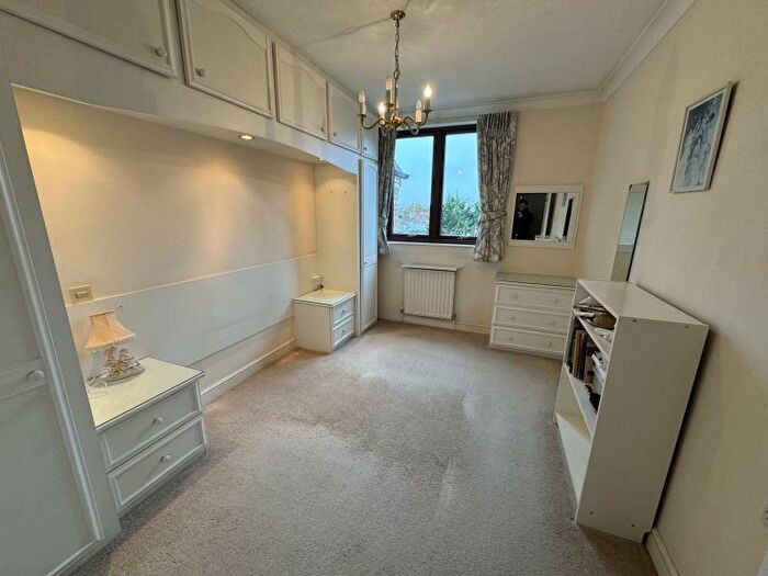 1 Bedroom Retirement Property For Sale In Hamilton Square, North Finchley, N12