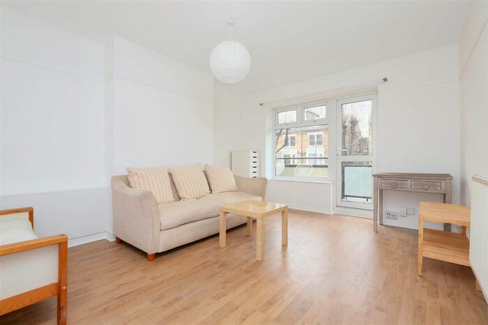 2 Bedroom Flat To Rent In Queens Drive, London, N4