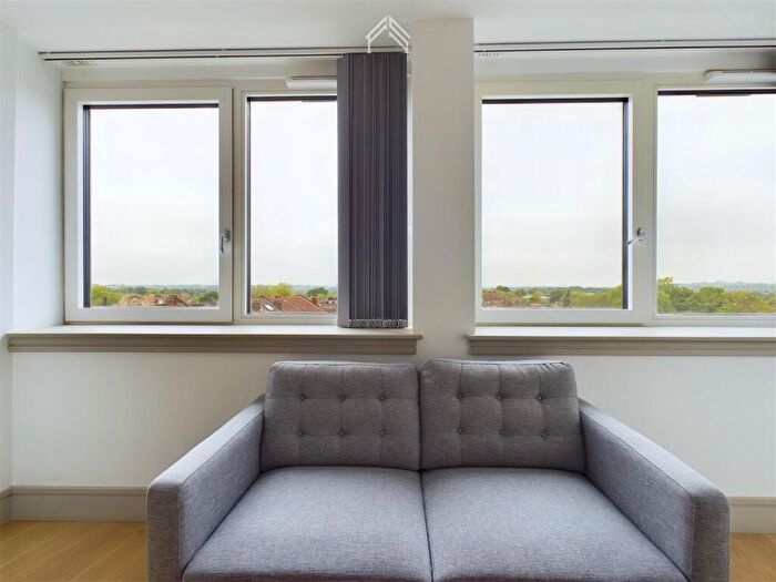 Flat To Rent In Flint Court, London, N12