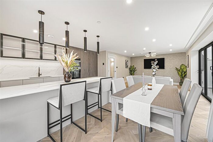 3 Bedroom Flat To Rent In The Luxley, Golders Green, NW11