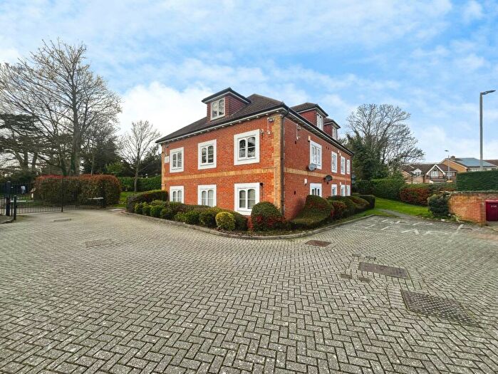 2 Bedroom Apartment For Sale In Windsor Lane, Burnham, Slough, SL1