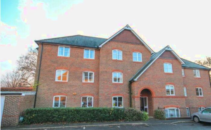 2 Bedroom Flat To Rent In Hamilton Place, Aldershot GU11