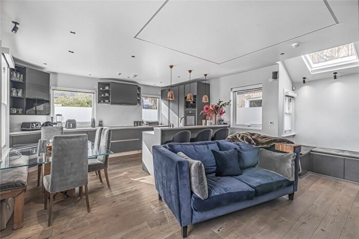3 Bedroom Maisonette For Sale In Edenvale Street, London, SW6
