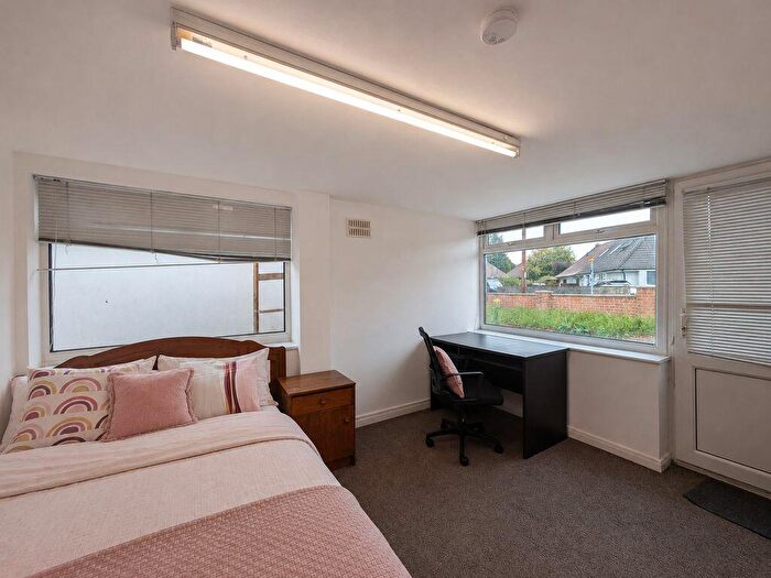 1 Bedroom Semi-Detached House To Rent In -Bed Shared House – – £. Pppw, NG8