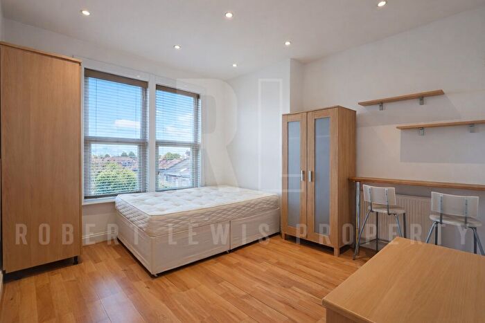 1 Bedroom Studio To Rent In Ballards Lane, London, N3