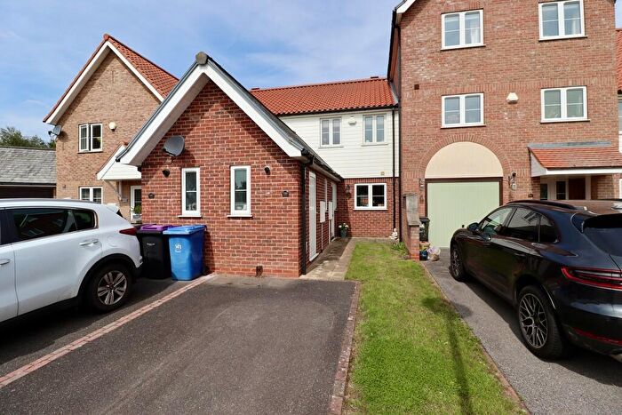2 Bedroom Town House For Sale In Park Lane, Burton Waters, LN1