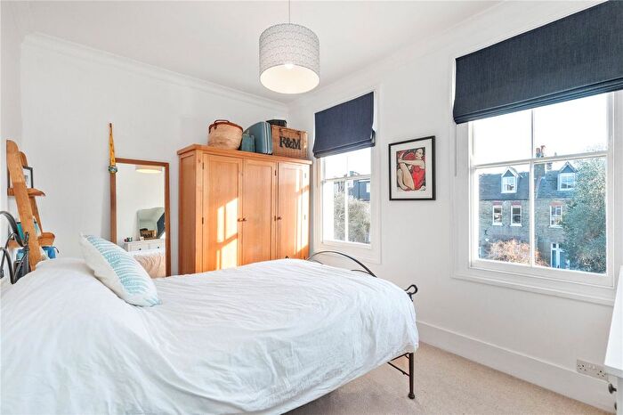 2 Bedroom Flat For Sale In Durley Road, London, N16