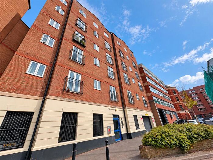 2 Bedroom Flat For Sale In Cheapside, Reading, RG1