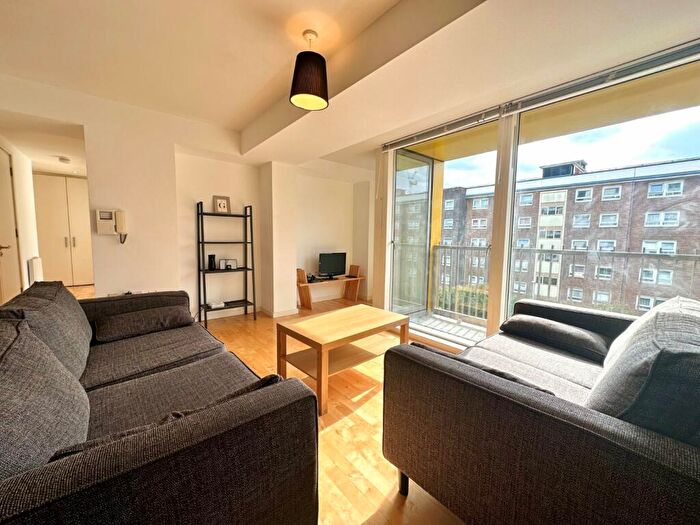 2 Bedroom Flat To Rent In Saxton, The Avenue, Leeds, LS9