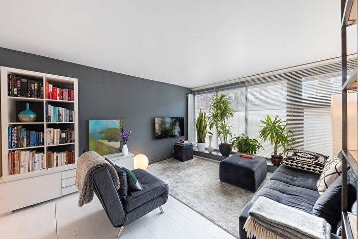 2 Bedroom Flat For Sale In Acton Lane, Chiswick, London, W4