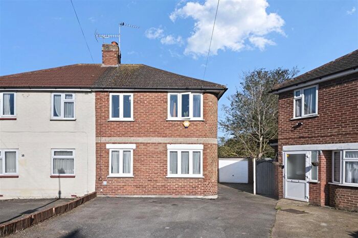 3 Bedroom Semi Detached House For Sale In Jonson Close, Hayes, UB4