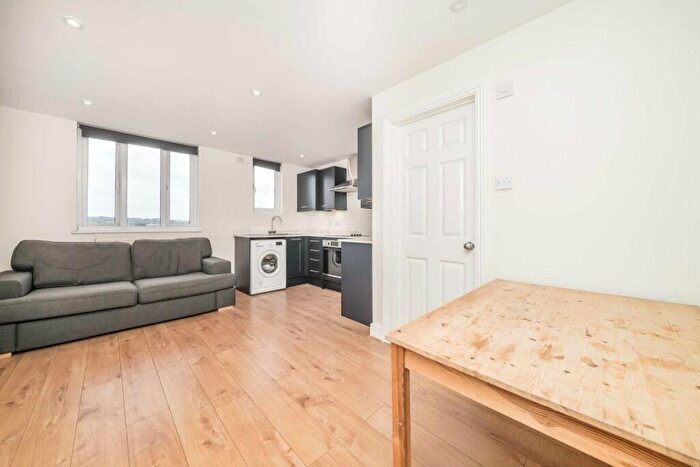 1 Bedroom Flat For Sale In Richmond Road, Kingston Upon Thames, KT2