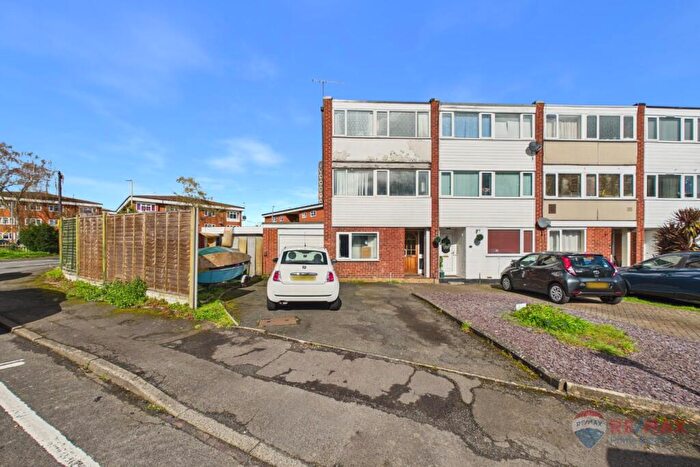 3 Bedroom End Of Terrace House For Sale In Holly Grove, Stourbridge, DY8