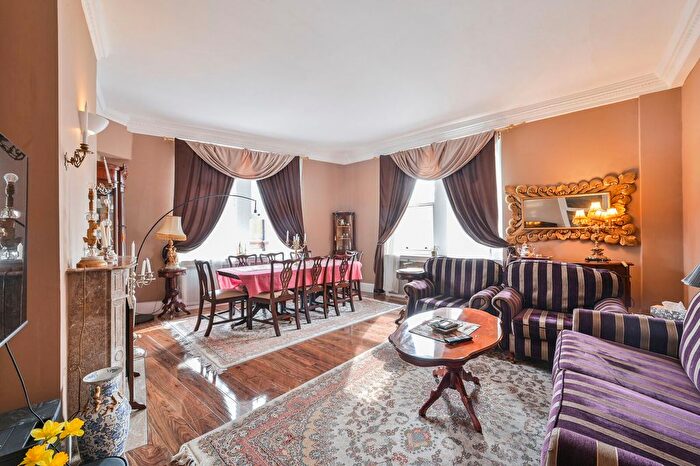 4 Bedroom Flat For Sale In Thurloe Place, South Kensington, London, SW7