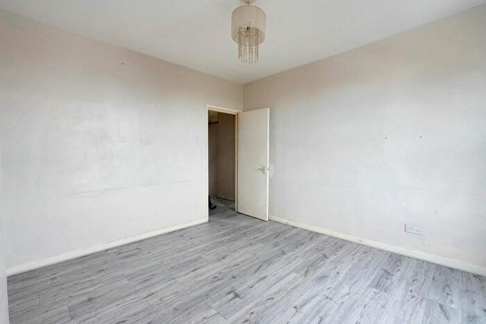 1 Bedroom Flat For Sale In C Scrubs Lane, Harlesden, London, NW10