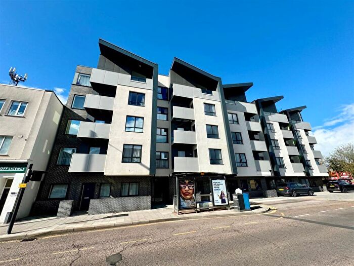 2 Bedroom Apartment To Rent In London Road, Southend-On-Sea, SS1