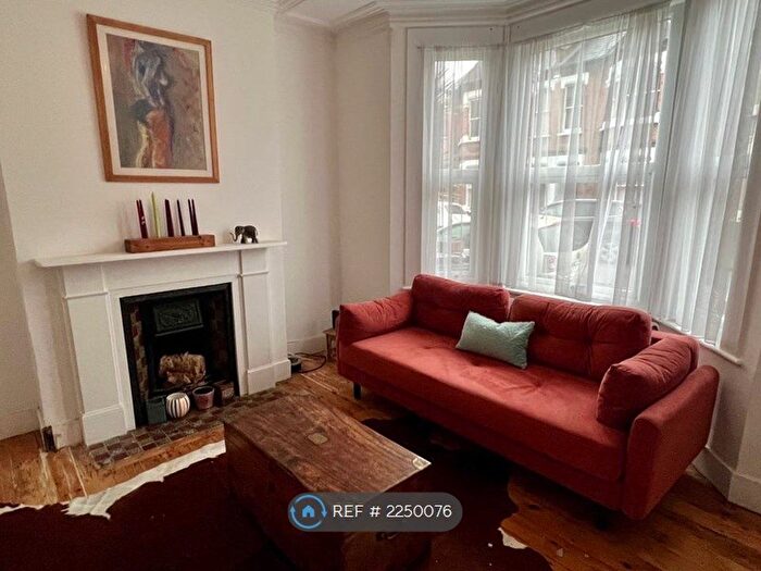 1 Bedroom Flat To Rent In Mafeking Avenue, Brentford, TW8