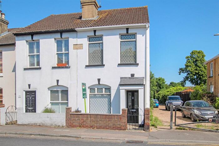 2 Bedroom Semi Detached House For Sale In Upton Road, Bexleyheath, DA6