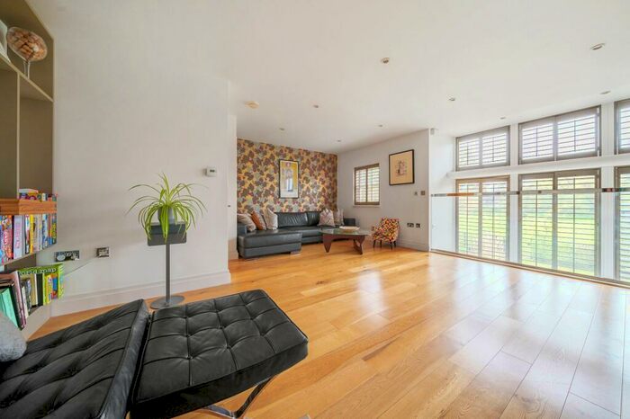 4 Bedroom Town House To Rent In Bridgeman Drive, Windsor, SL4