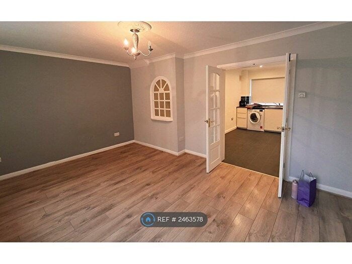 3 Bedroom End Of Terrace House To Rent In The Lawns, Purley, CR8