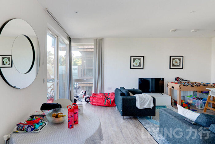 1 Bedroom Apartment For Sale In Hilltop Avenue, North Acton, NW10