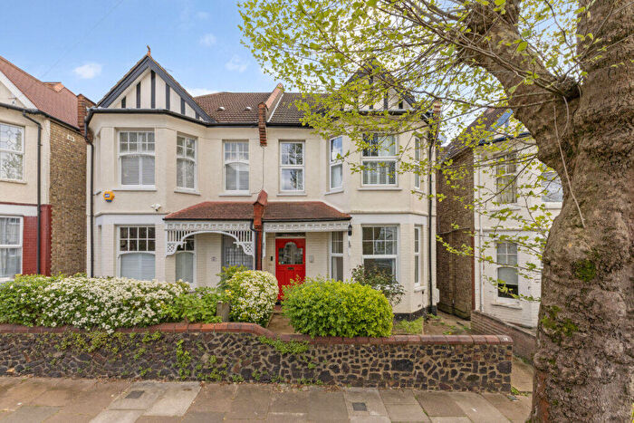 2 Bedroom Flat To Rent In Belmont Avenue, Palmers Green, N13