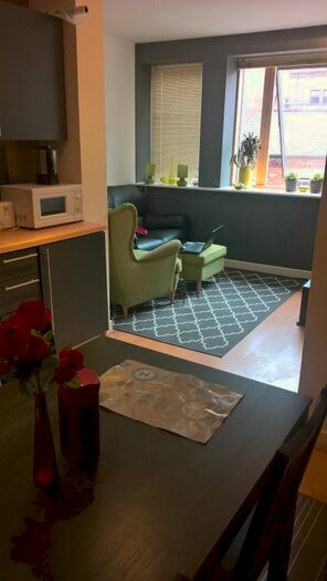 1 Bedroom Flat To Rent In South Parade, Leeds, LS1