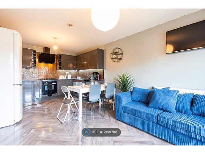 5 Bedroom Semi-Detached House To Rent In Ring Road, Beeston, Leeds, LS11