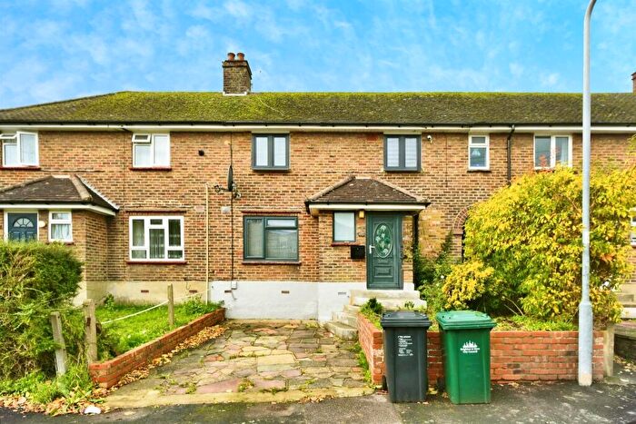 3 Bedroom Terraced House For Sale In Whitehawk Road, Brighton, BN2