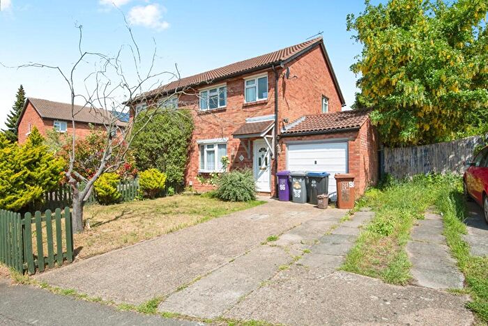 3 Bedroom Semi-Detached House For Sale In Swift Close, Letchworth Garden City, Hertfordshire, SG6