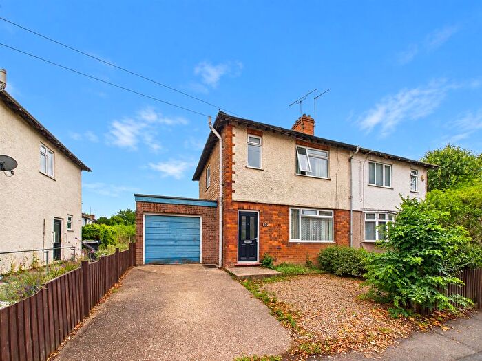 3 Bedroom Semi-Detached House For Sale In Clifton Road, Rugby, CV21