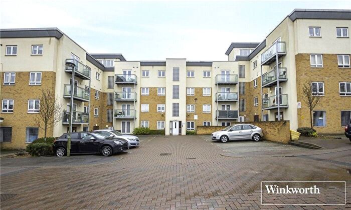 2 Bedroom Flat For Sale In Todd Close, Borehamwood, Hertfordshire, WD6
