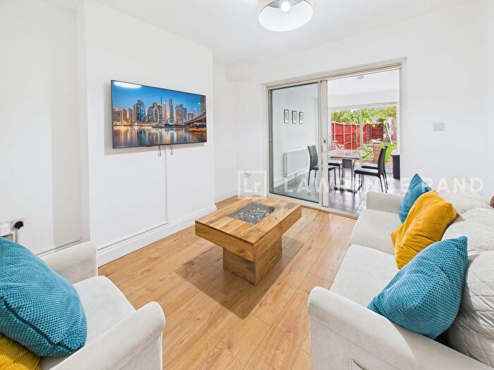 4 Bedroom Terraced House To Rent In Stuart Avenue, Harrow, HA2