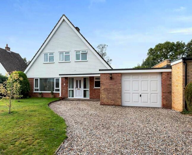 3 Bedroom Link Detached House For Sale In Wises Firs, Sulhamstead, Reading, RG7