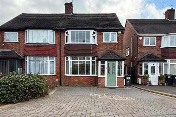 3 Bedroom Semi Detached House For Sale In Mayswood Grove, Quinton, Birmingham, B32