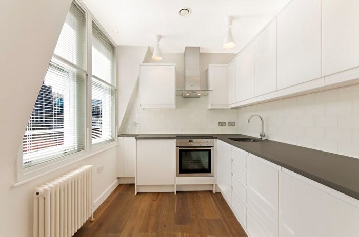2 Bedroom Flat To Rent In Lisle Street, London, Greater London, Soho, WC2H