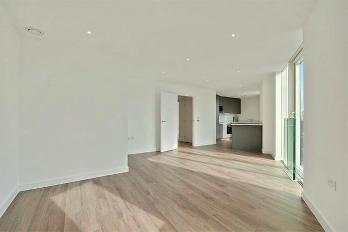 2 Bedroom Flat To Rent In Pinnacle Apartments, Saffron Central Square, Croydon, CR0