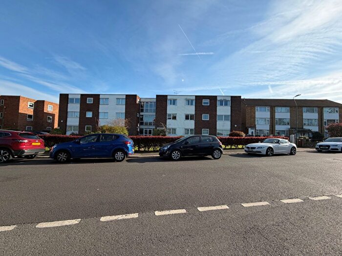 2 Bedroom Flat For Sale In Lessness Park, Belvedere, DA17