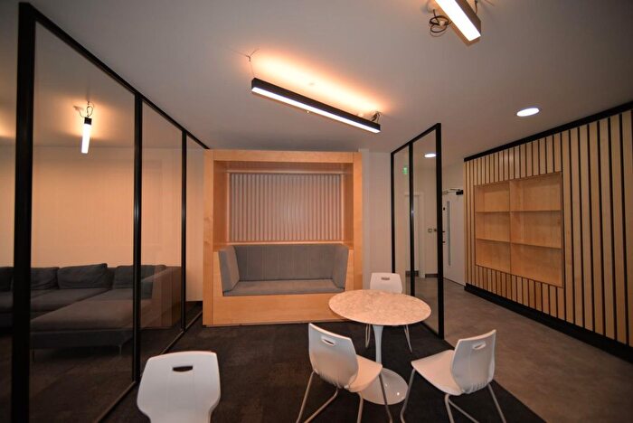 1 Bedroom Flat To Rent In Great West Road, Brentford, TW8