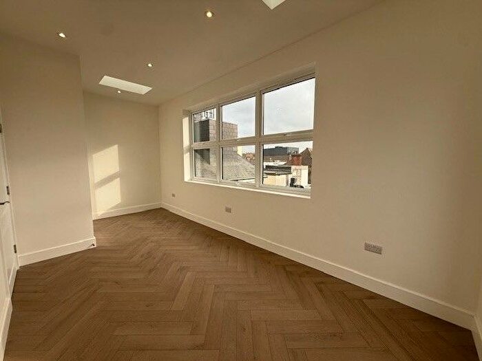 2 Bedroom Flat To Rent In Croydon, CR0