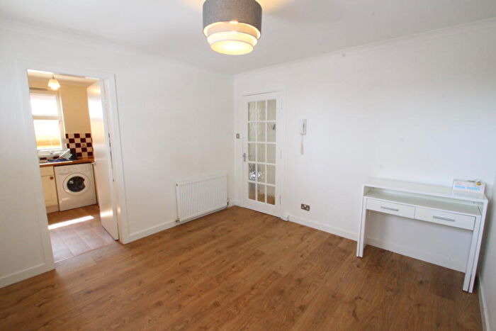 1 Bedroom Flat To Rent In Eastwood Avenue, Shawlands, G41