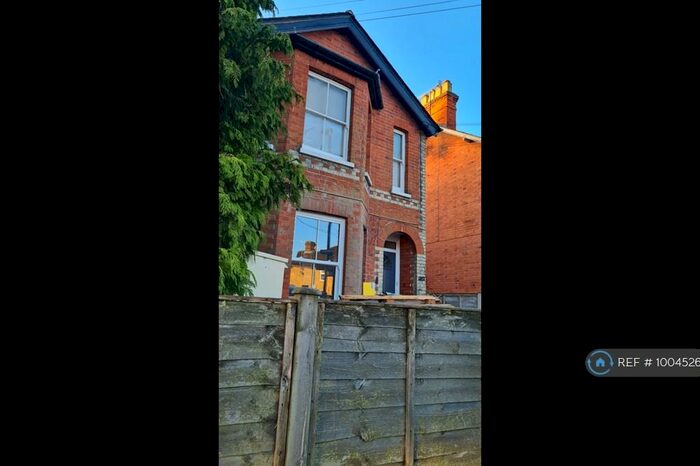 2 Bedroom Flat To Rent In Horsell, Woking, GU21