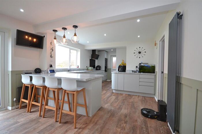 5 Bedroom Detached House For Sale In Burnbake Road, Verwood, BH31
