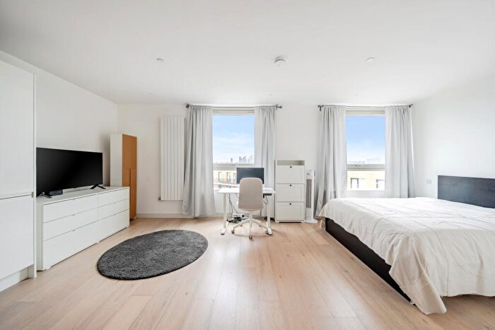 Flat For Sale In Starboard Way London, E16