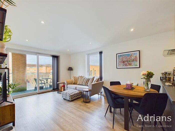 2 Bedroom Flat For Sale In Dunn Side, Chelmsford, CM1