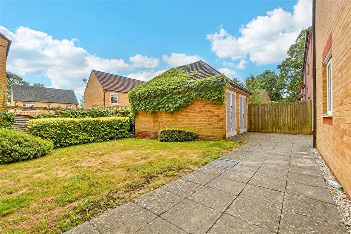 2 Bedroom Flat For Sale In Brigadier Gardens, Ashford, Kent, TN23