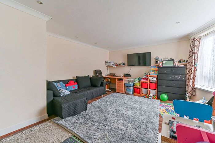 1 Bedroom Flat For Sale In Pampisford Road, South Croydon, CR2