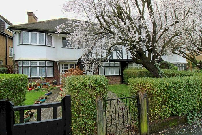 4 Bedroom Terraced House To Rent In Queens Drive, London, W3